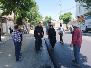 بازدید اعضای شورای شهر از ادامه عملیات عمرانی آسفالت ریزی خیابان ۱۵ خرداد.
